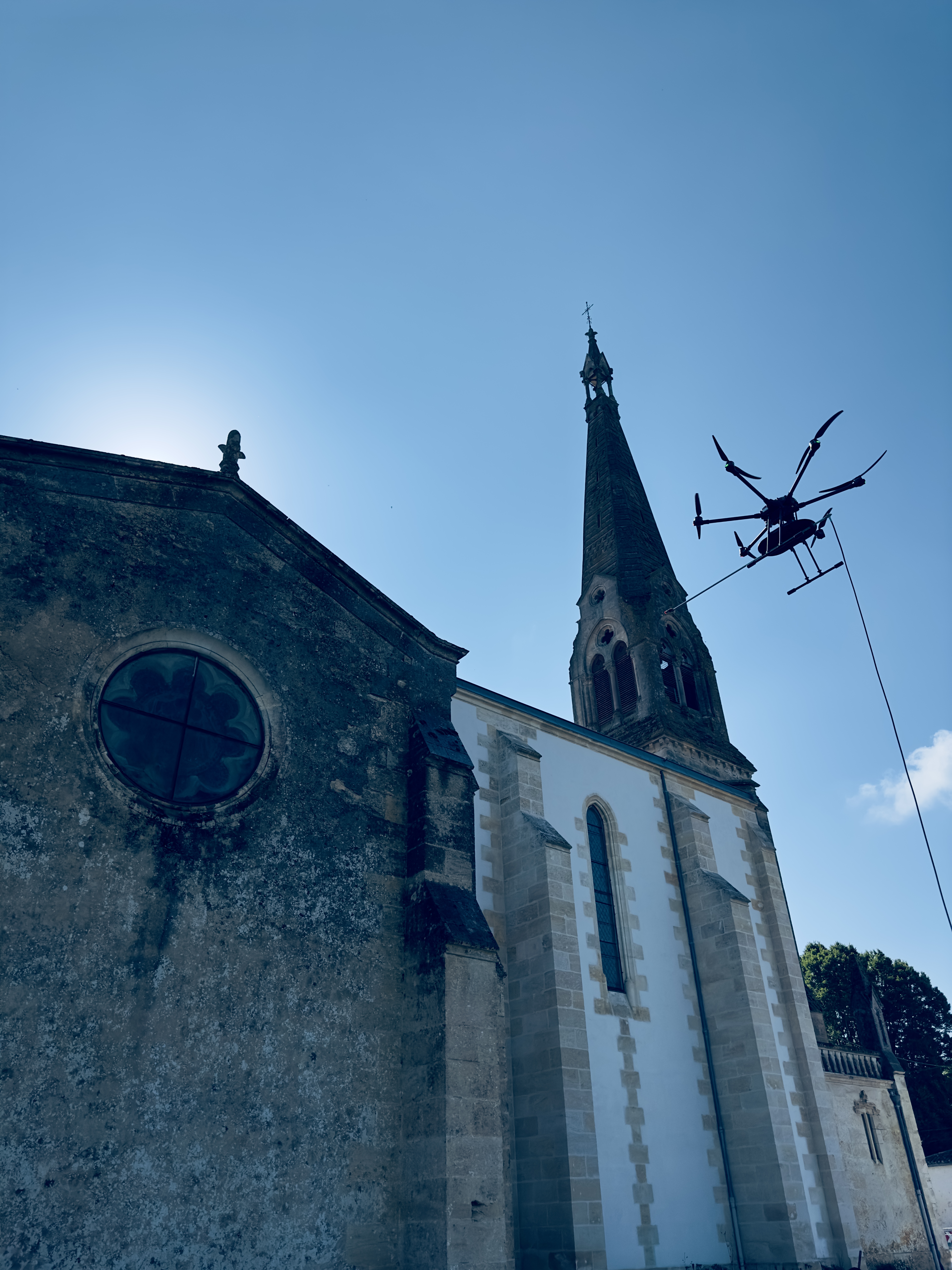Drones Nettoyage - Nettoyage et démoussage par drone de l'église de Soussans dans le Médoc en Gironde (33)