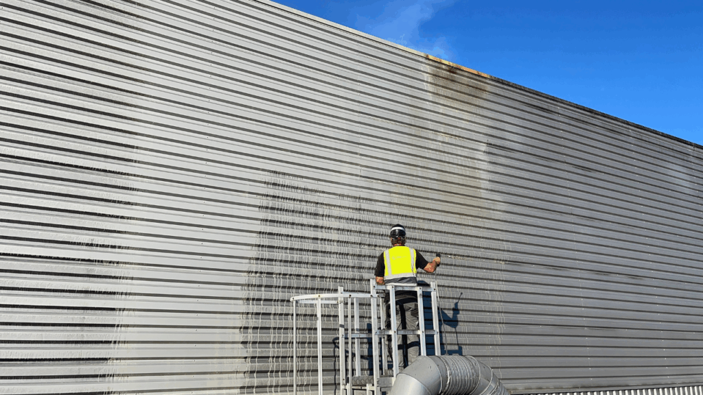 Nettoyage d’entrepôts, façades, toitures, monuments et bâtiments publics – Drones Nettoyage